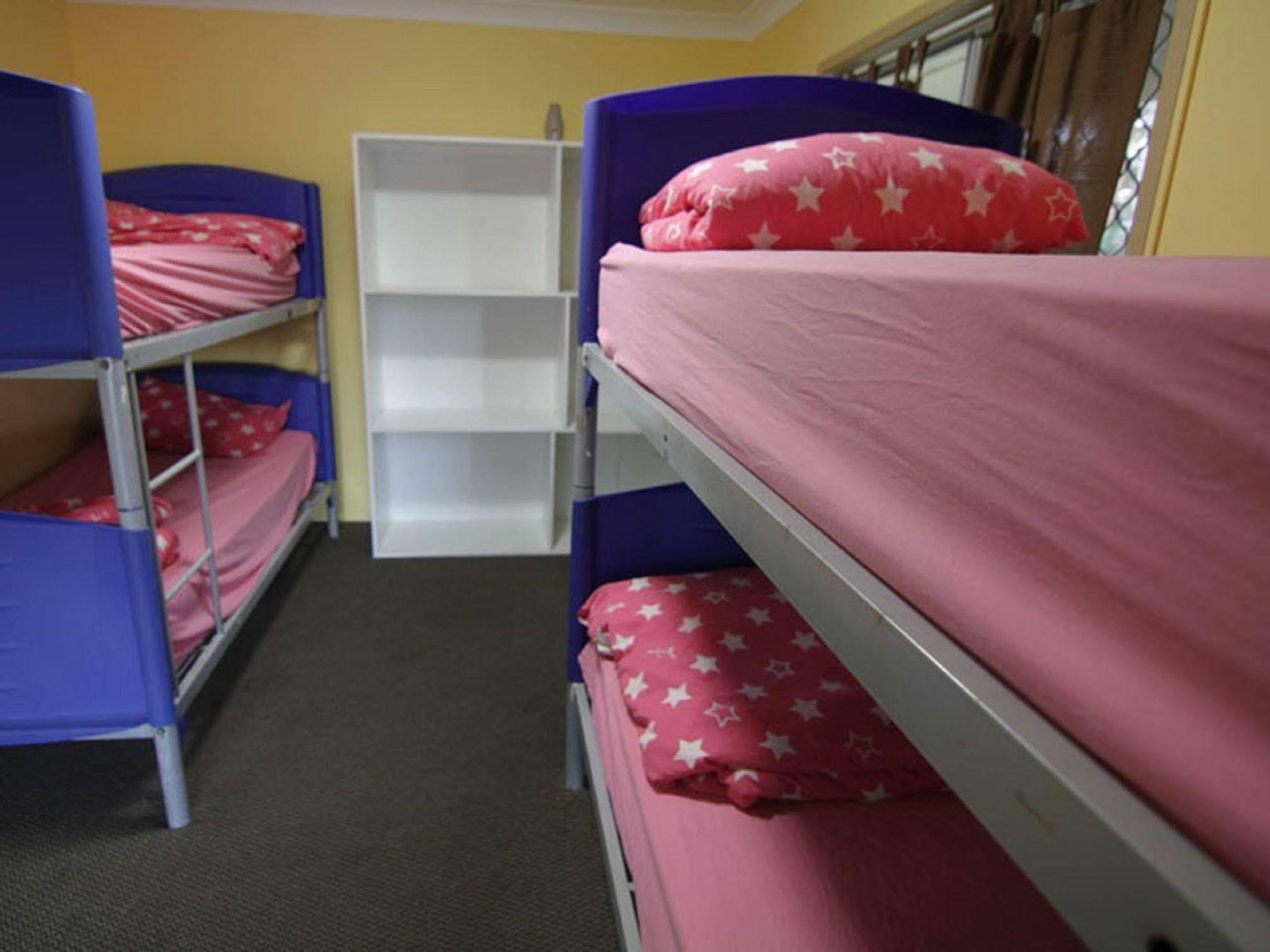 Sleeping Inn Backpackers Resort Gold Coast Exterior photo