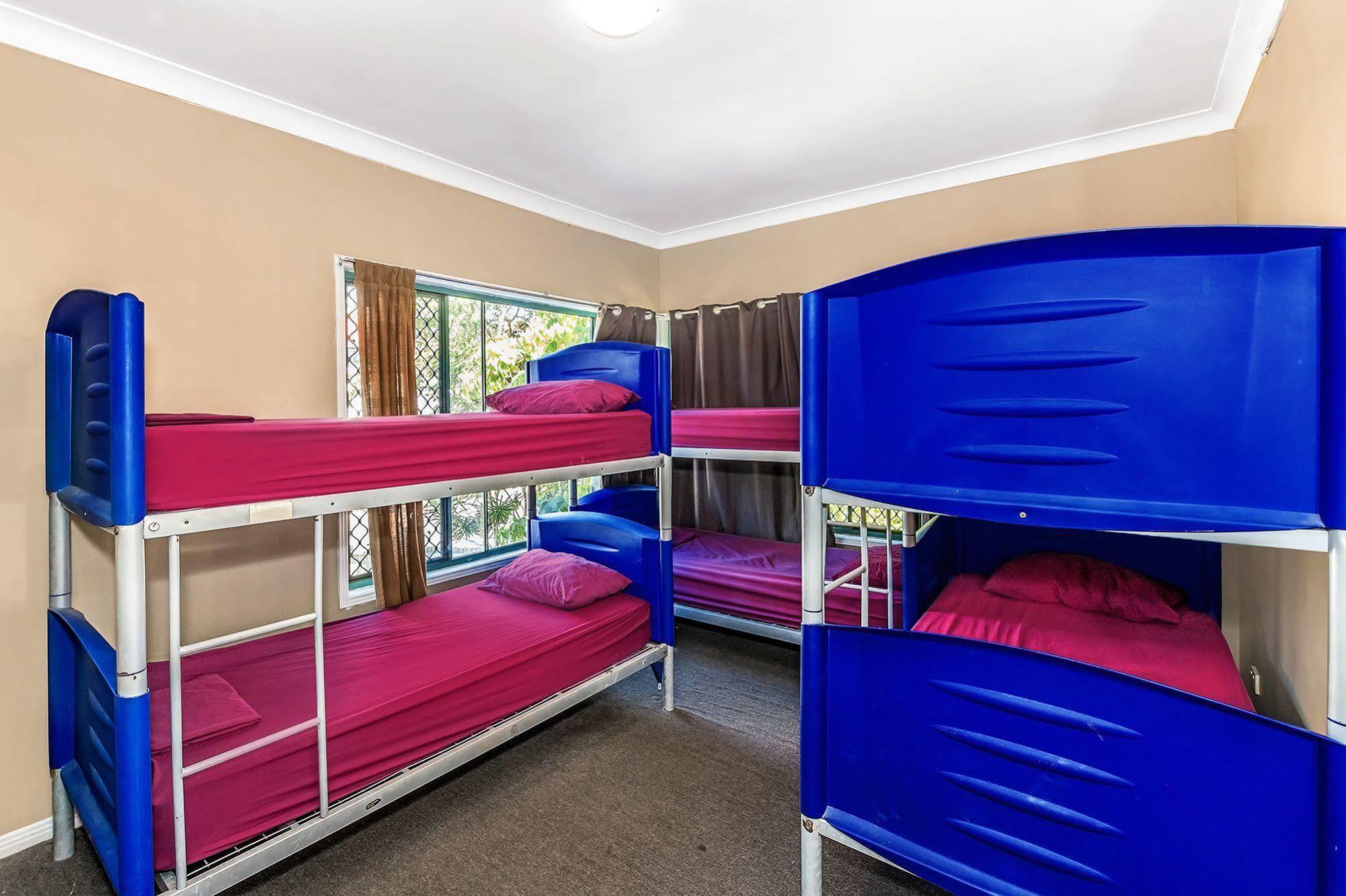 Sleeping Inn Backpackers Resort Gold Coast Exterior photo