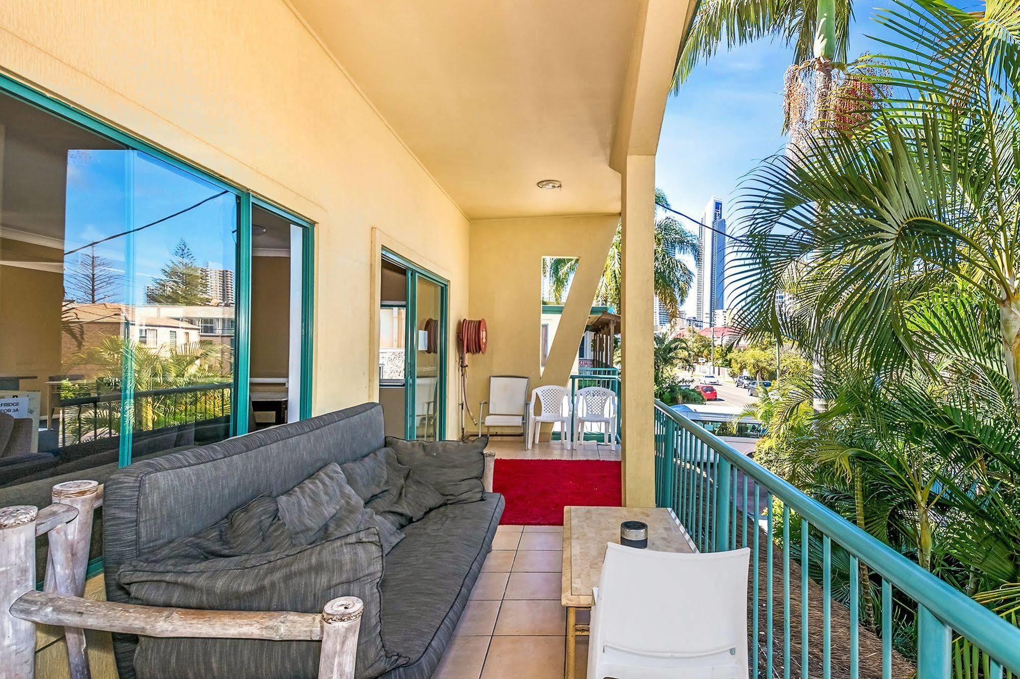 Sleeping Inn Backpackers Resort Gold Coast Exterior photo