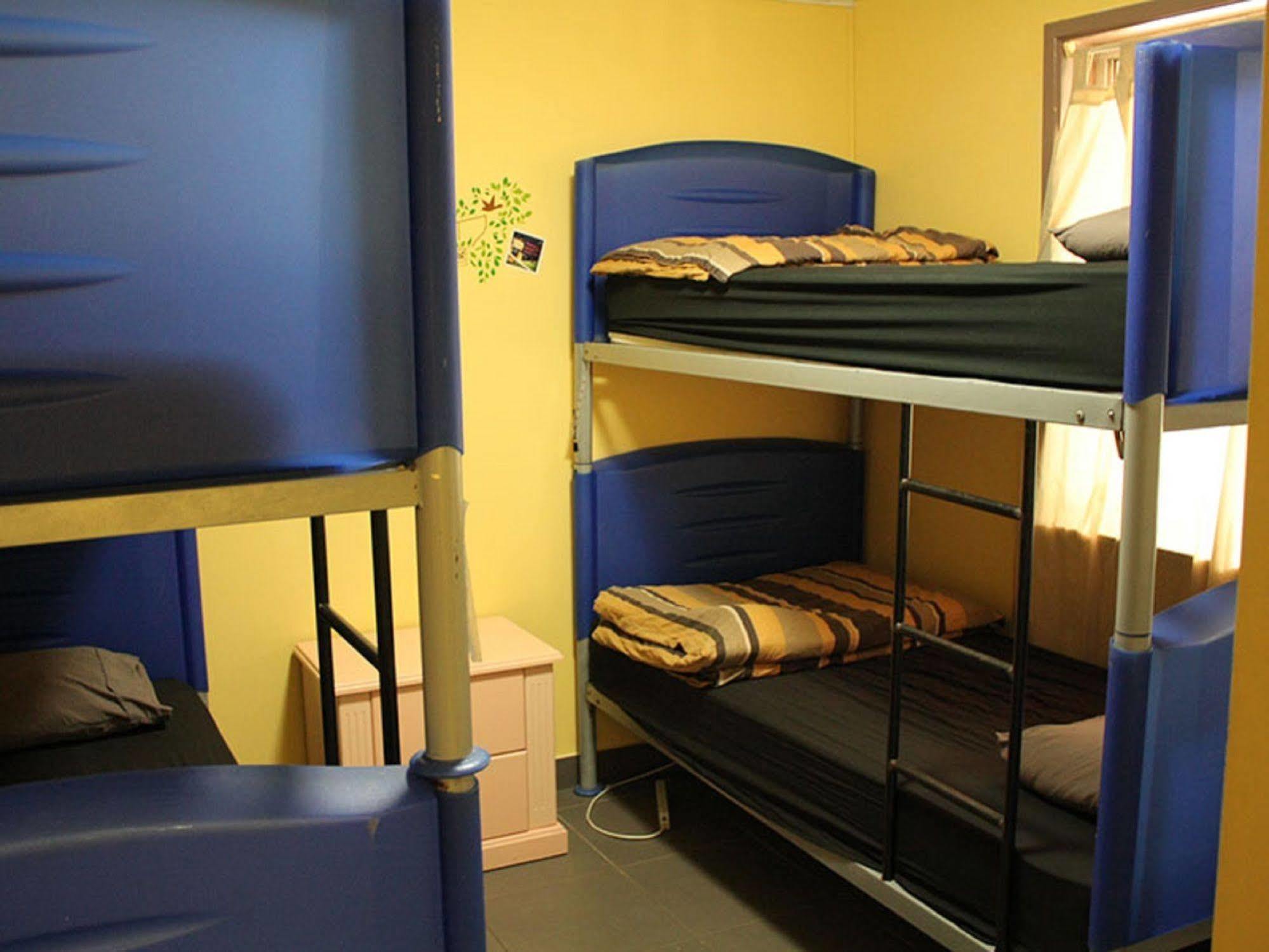 Sleeping Inn Backpackers Resort Gold Coast Exterior photo