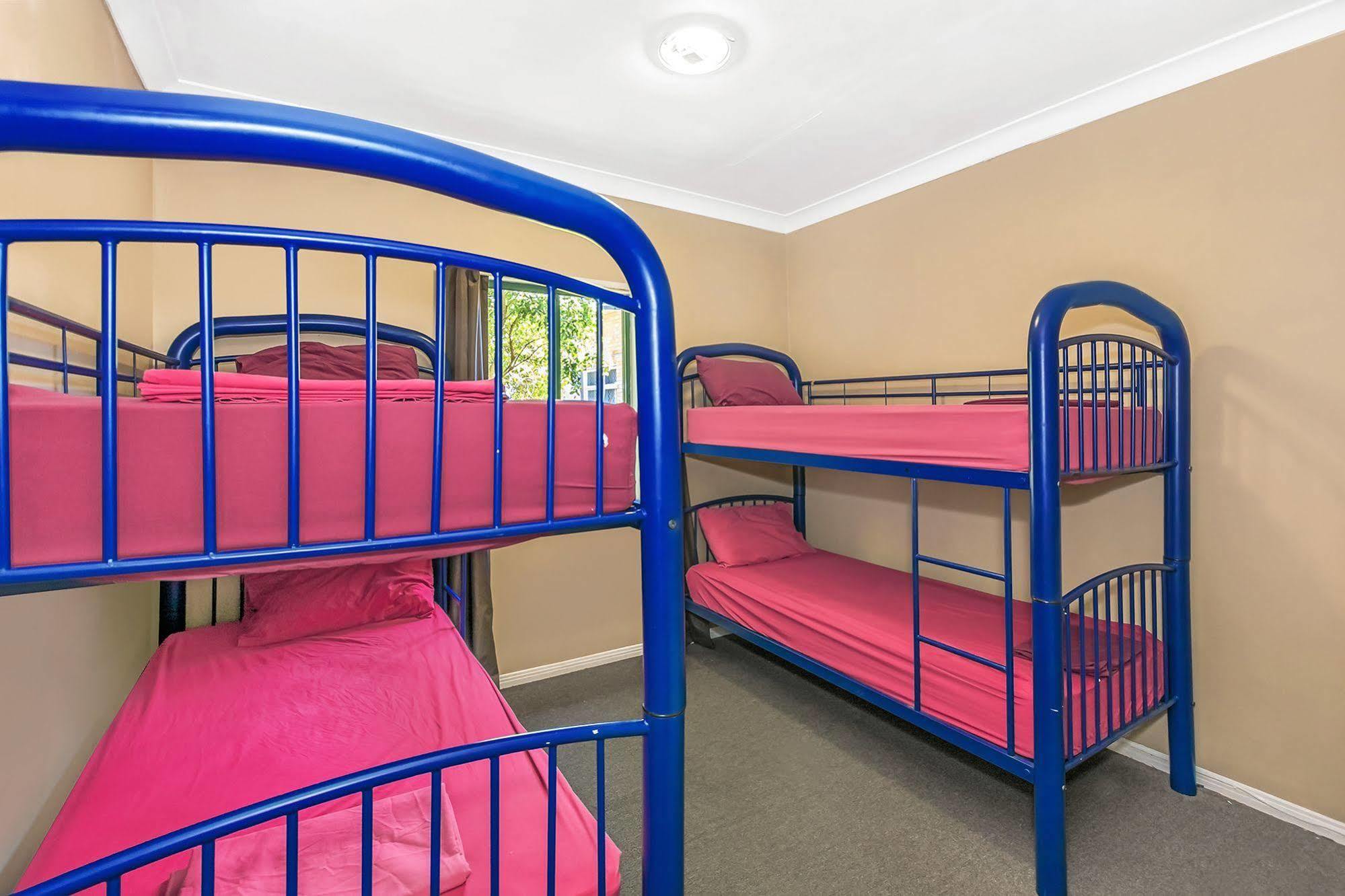 Sleeping Inn Backpackers Resort Gold Coast Exterior photo